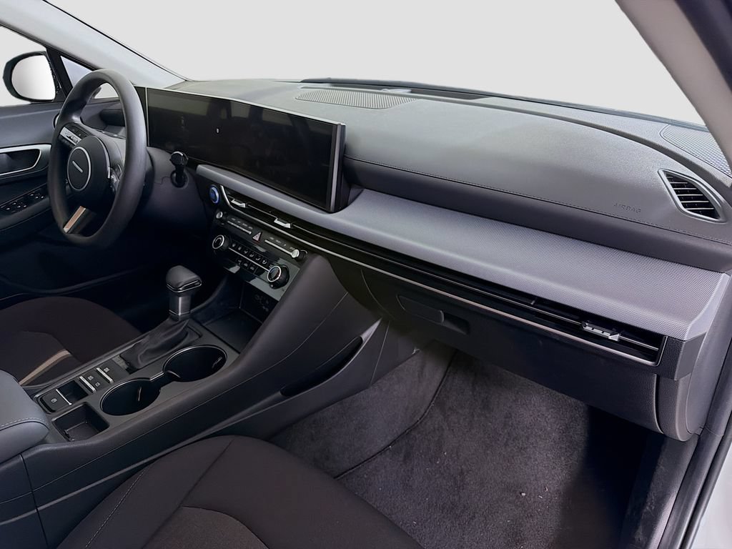 Used 2025 Hyundai Sonata SE FWD image 28