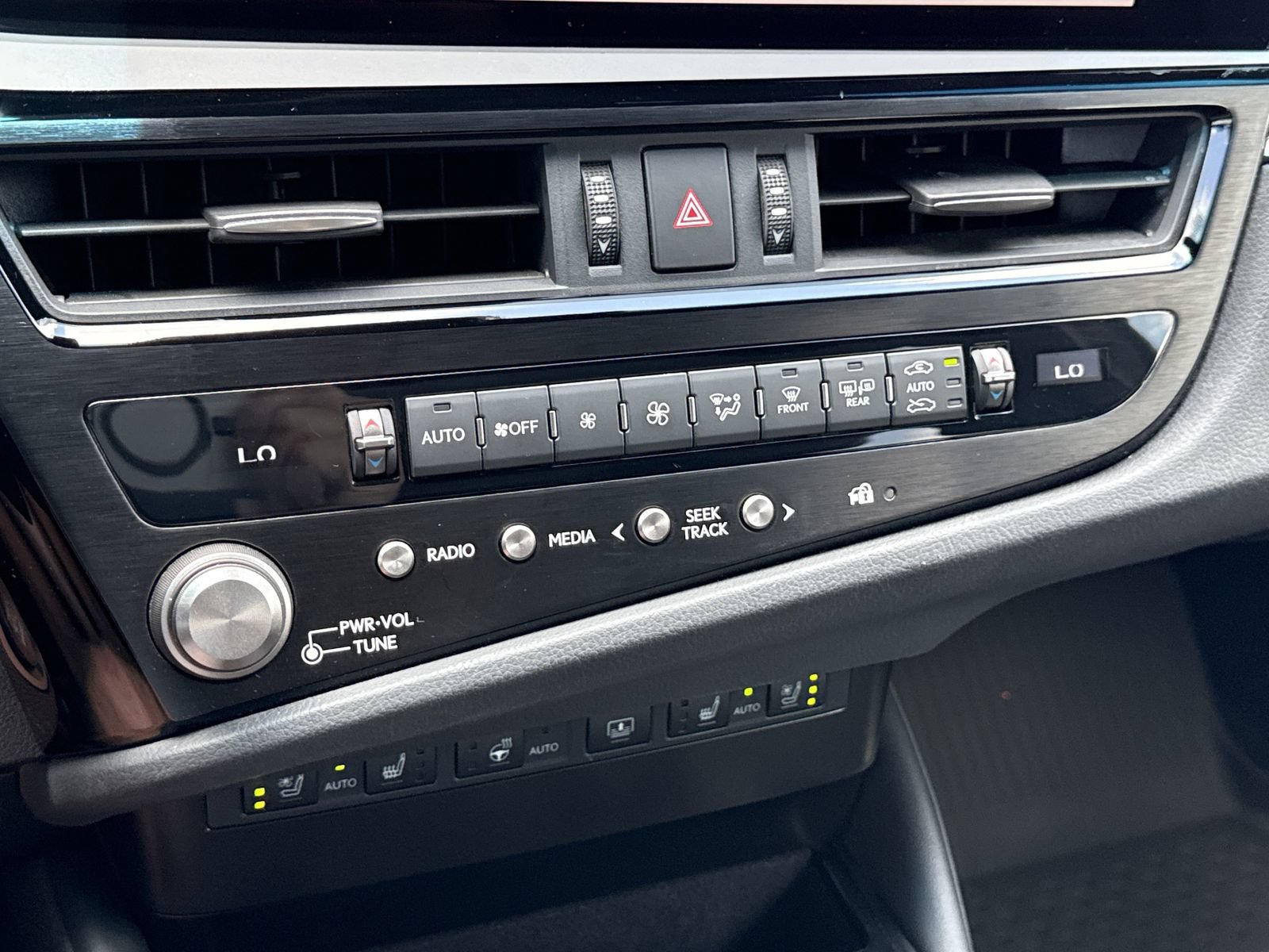 Used 2024 Lexus ES 350 F Sport w/ Accessory Package (Z2) FWD image 32