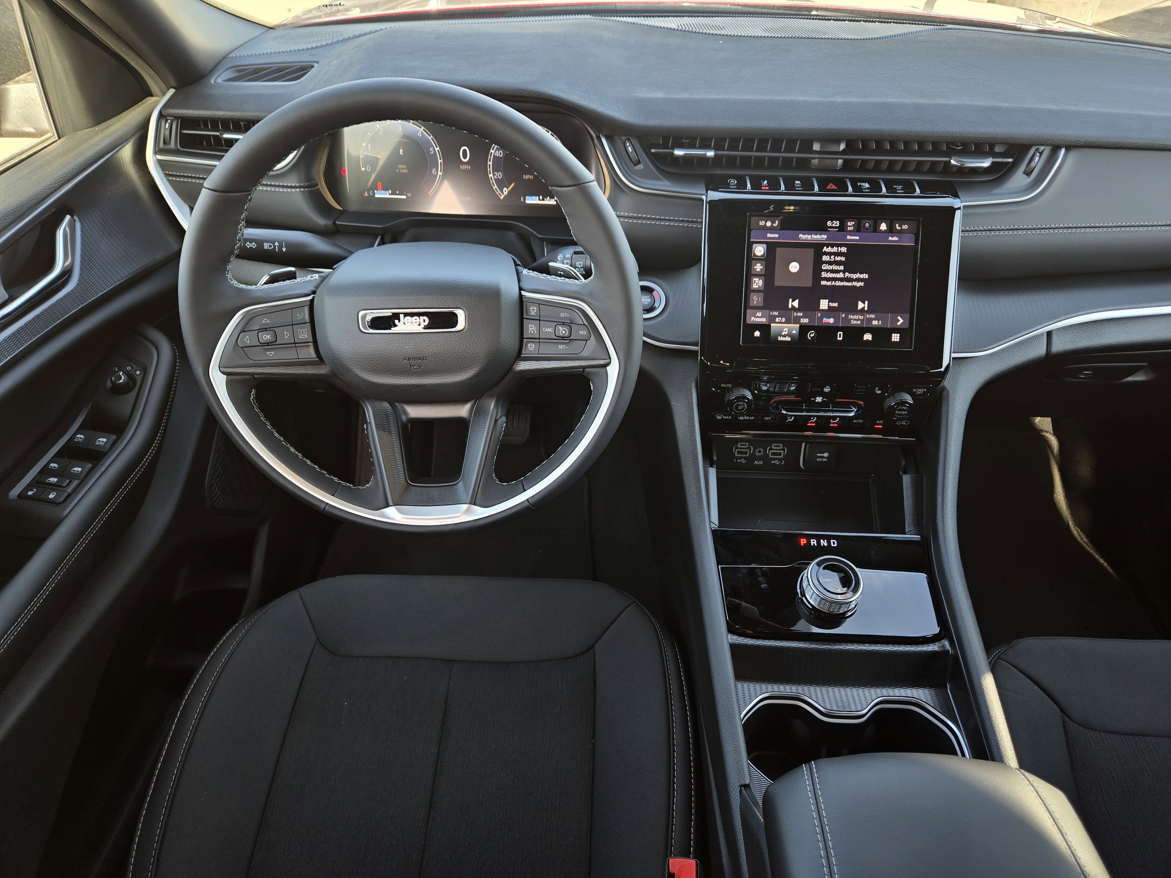 New 2025 Jeep Grand Cherokee Laredo w/ Luxury Tech Group I RWD image 18