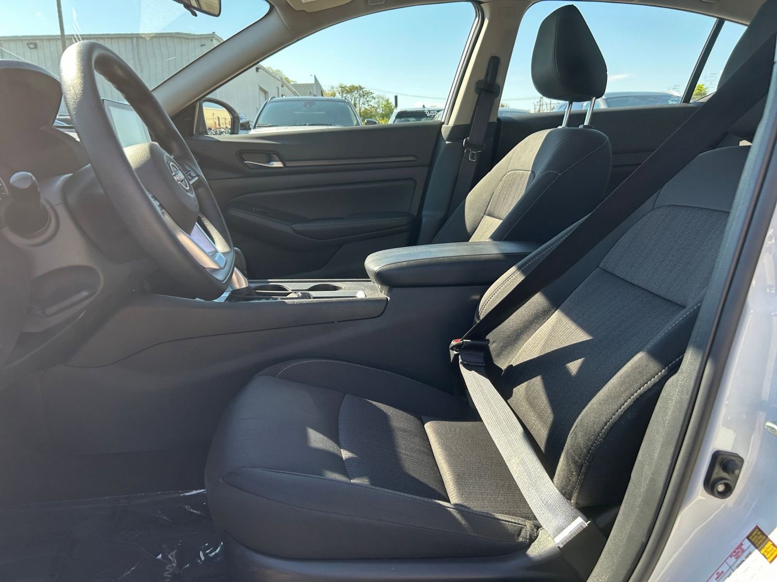 Used 2025 Nissan Altima 2.5 SV FWD image 22