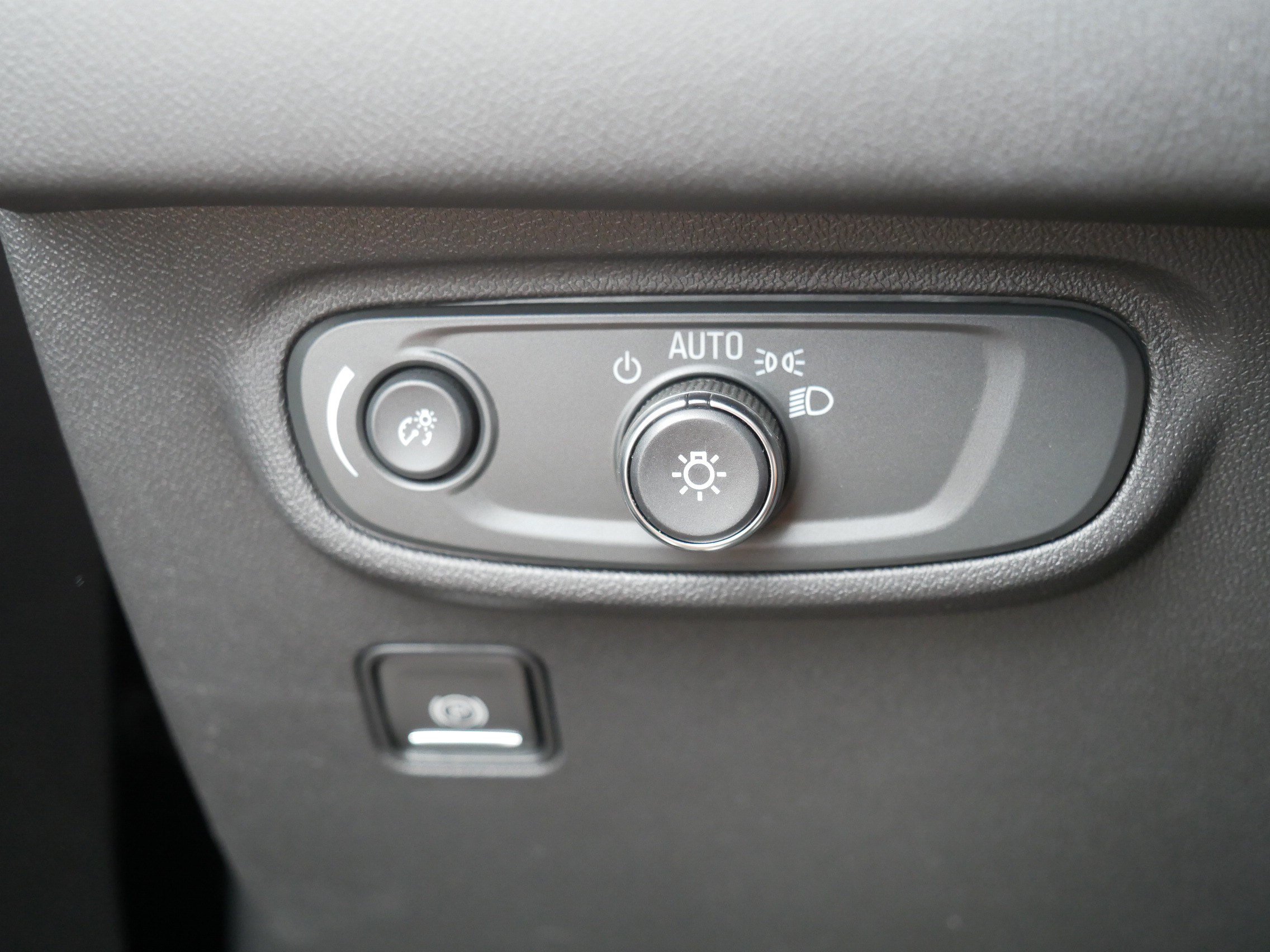 Used 2024 GMC Terrain SLE w/ Driver Convenience Package AWD/4WD image 26