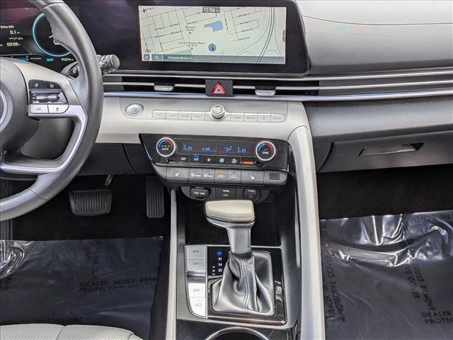 Used 2021 Hyundai Elantra Limited image 12