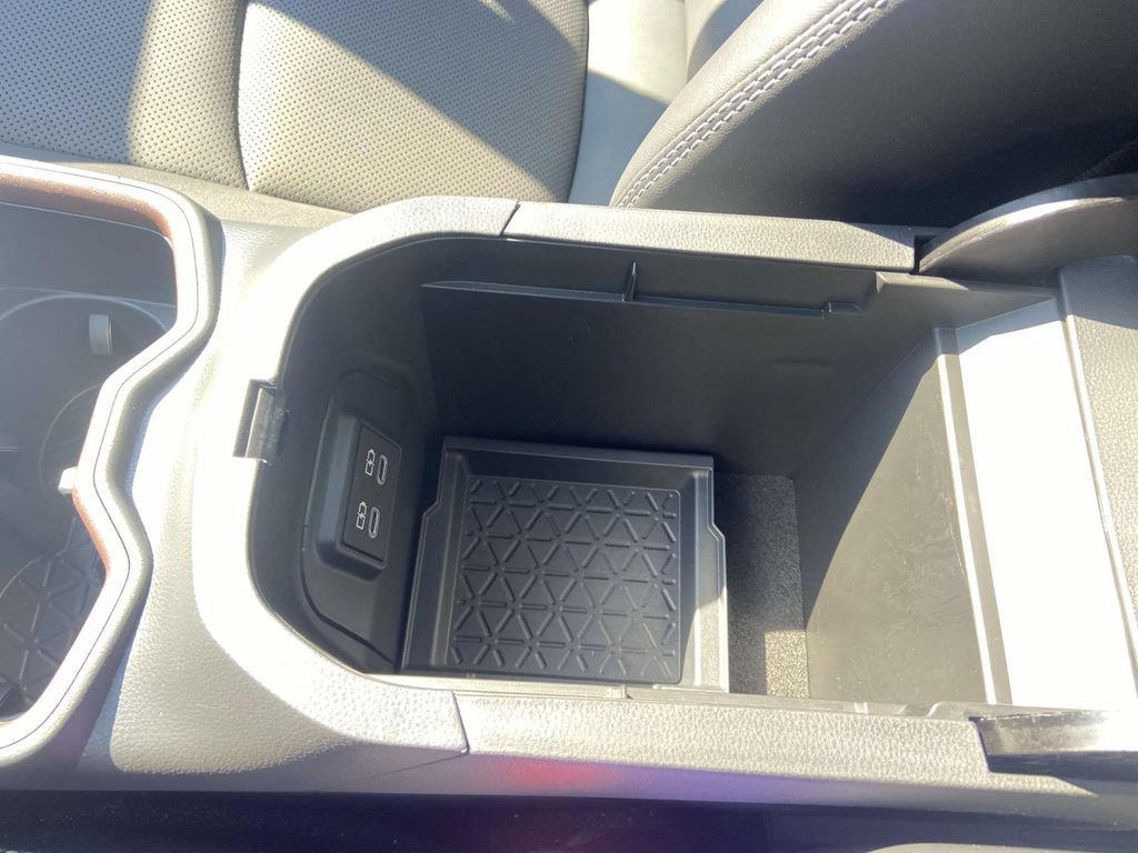 Used 2025 Toyota RAV4 Limited FWD image 28