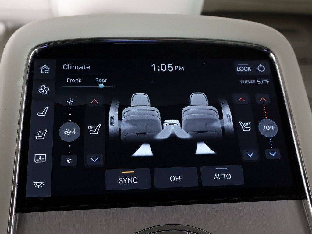 Used 2025 Genesis G90 3.5T image 71