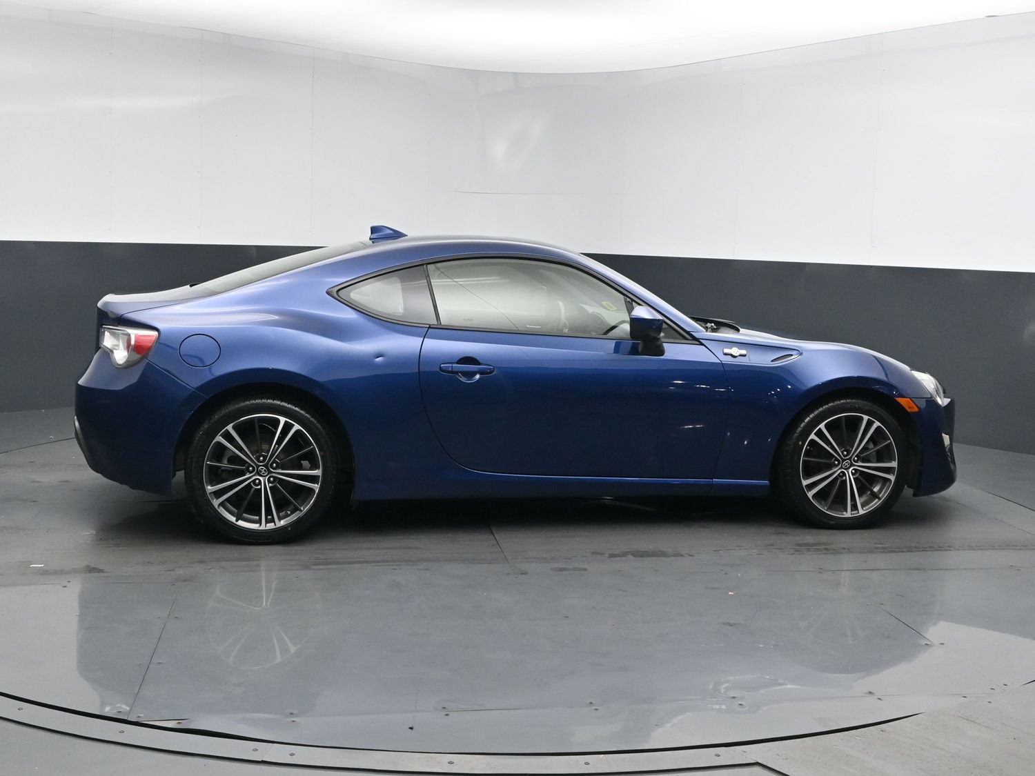 Used 2015 Scion FR-S RWD image 3