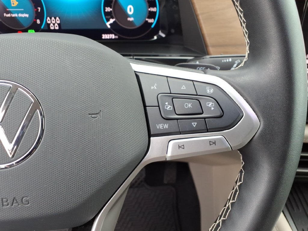 Used 2025 Volkswagen Atlas SE FWD image 32