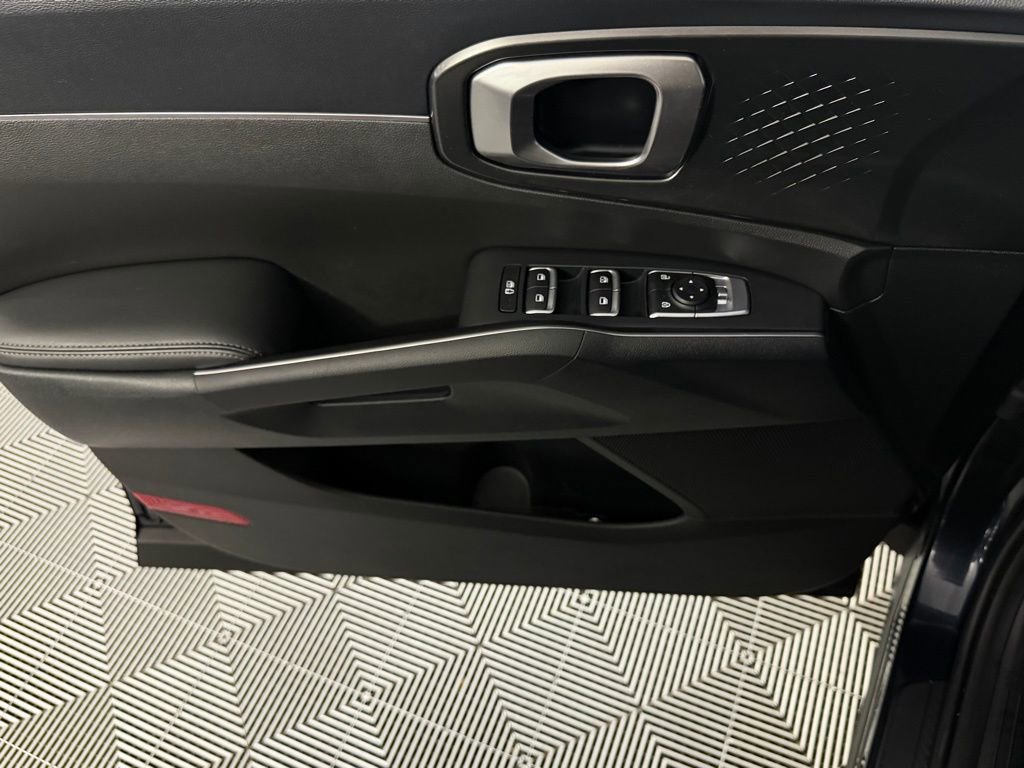 Used 2023 Kia Sorento EX image 25