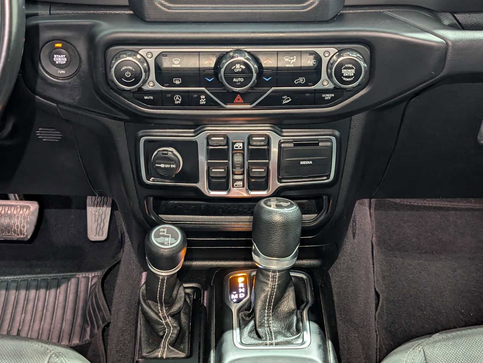 Used 2020 Jeep Wrangler Unlimited Sahara AWD/4WD image 19