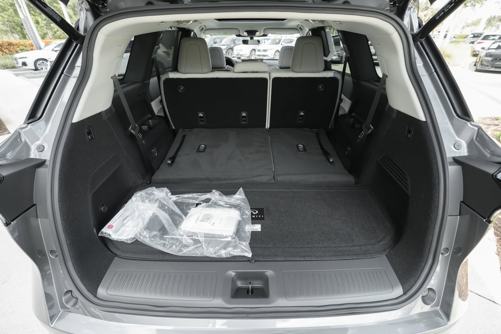 New 2026 INFINITI QX60 Luxe w/ Cargo Package image 30