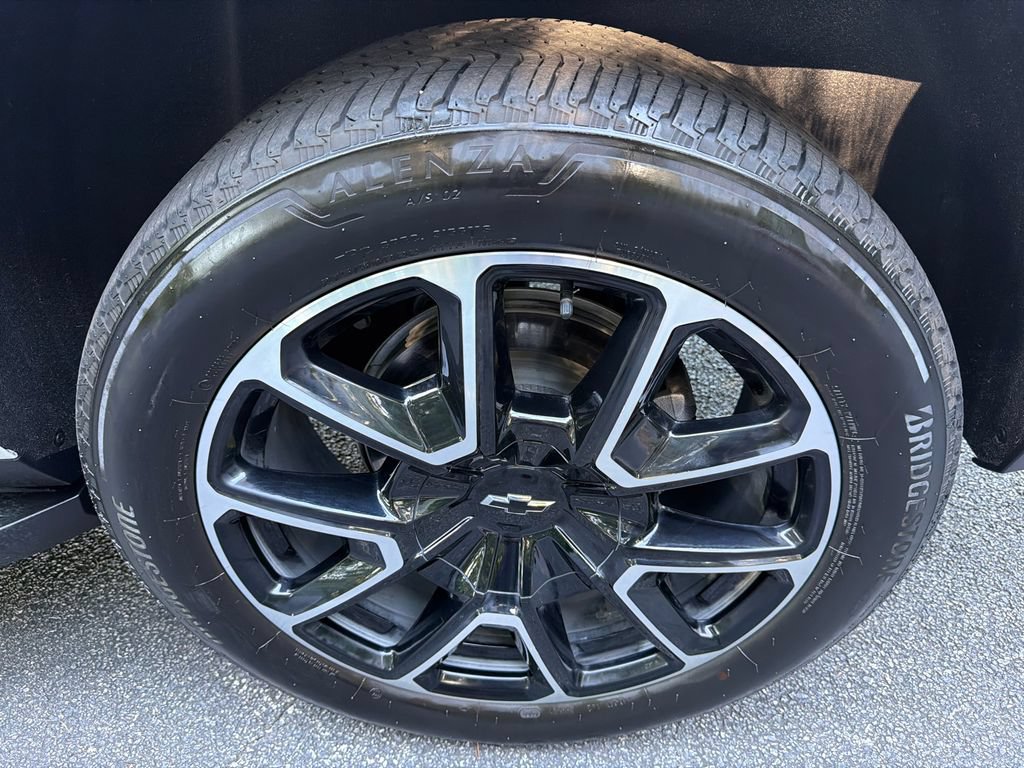 Used 2025 Chevrolet Suburban RST RWD image 20