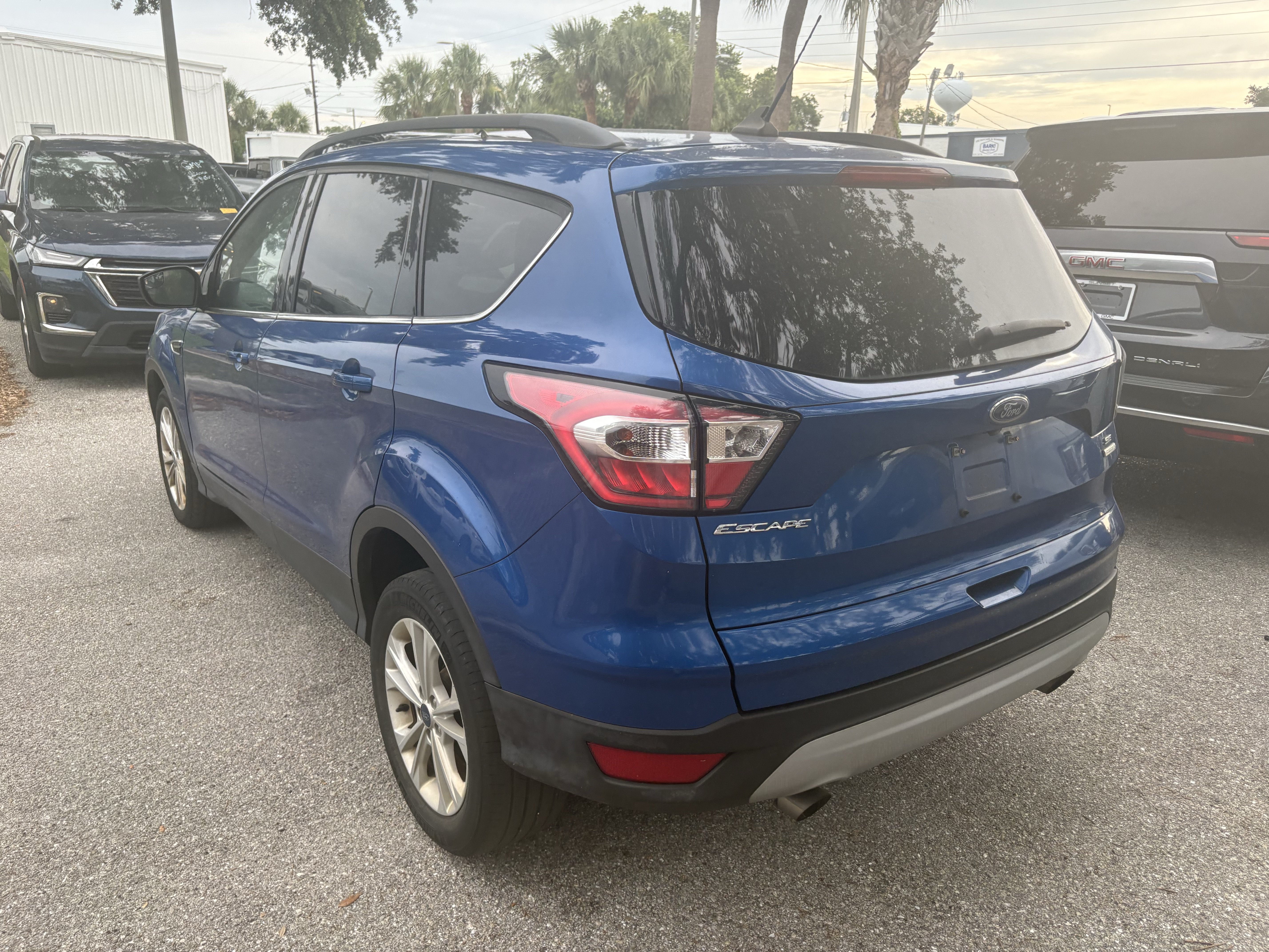 Used 2018 Ford Escape SE w/ SE Sync 3 Package FWD image 5