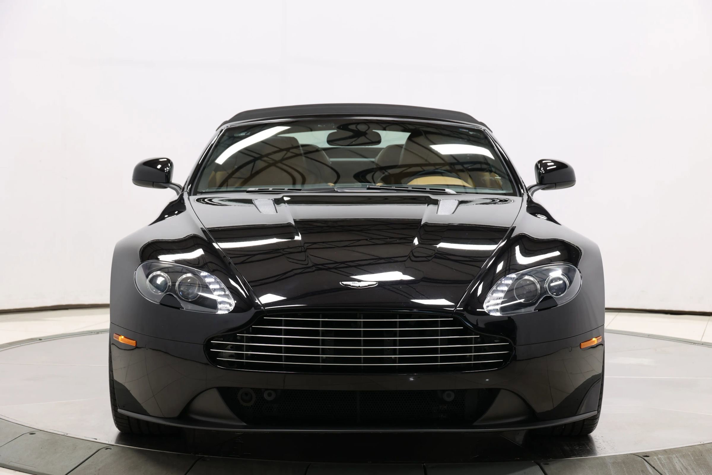 Used 2012 Aston Martin V8 Vantage Roadster image 91
