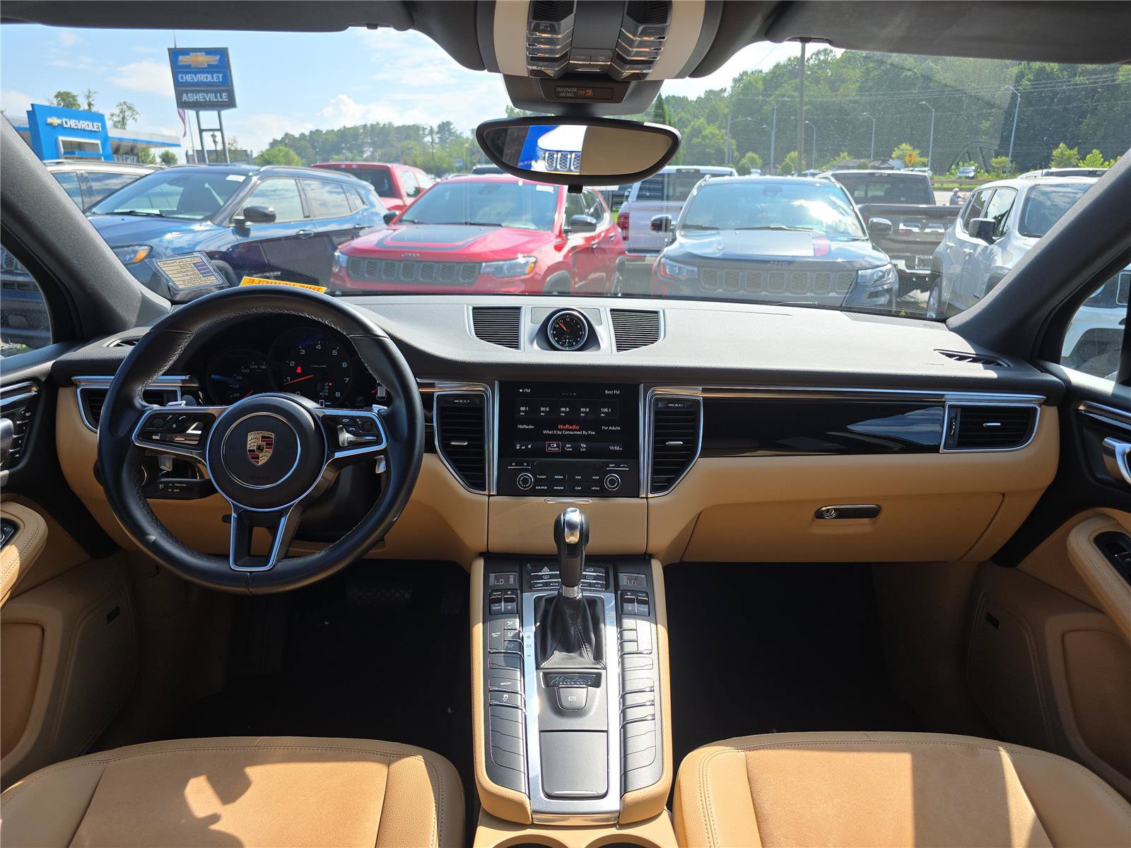 Used 2018 Porsche Macan AWD/4WD image 17