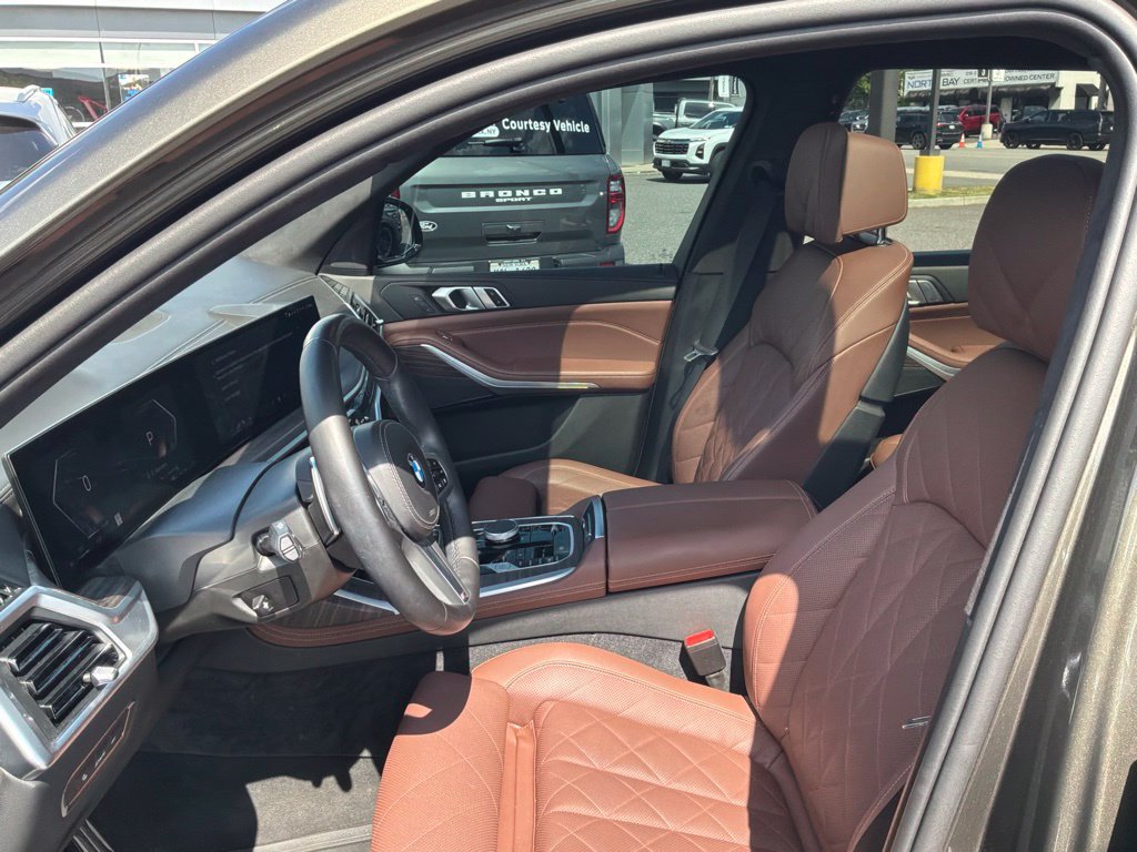 Used 2024 BMW X7 xDrive40i w/ M Sport Package AWD/4WD image 5