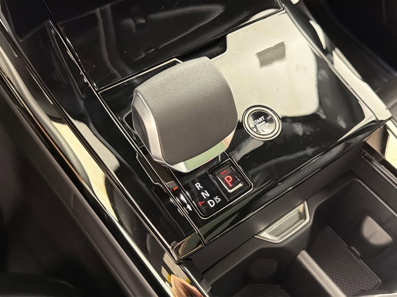 New 2026 Land Rover Range Rover Sport SE image 16