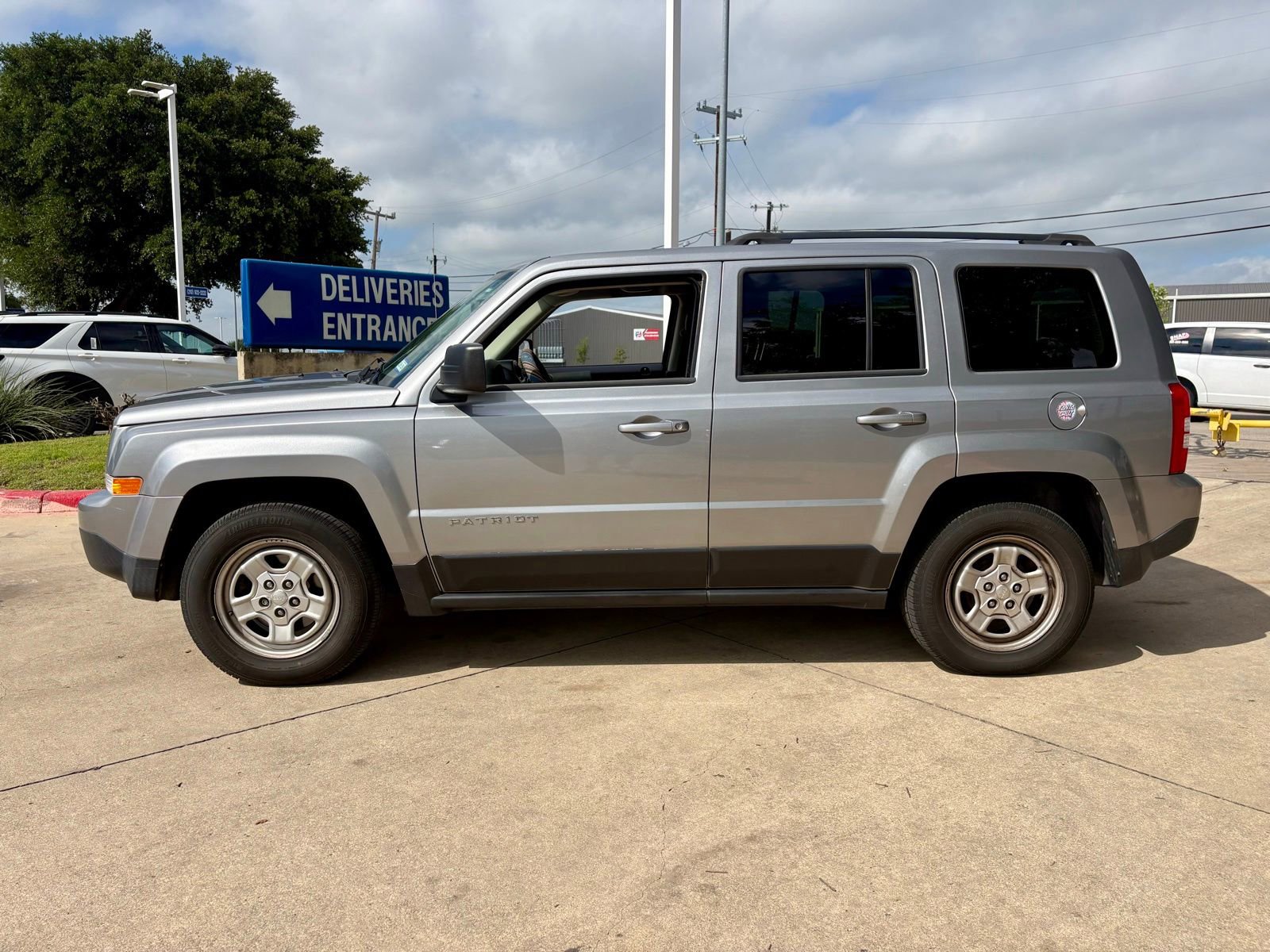Used 2016 Jeep Patriot Sport w/ Power Value Group FWD image 4