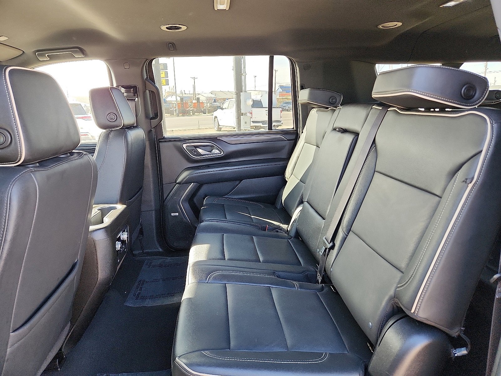 Used 2023 GMC Yukon XL SLT image 9