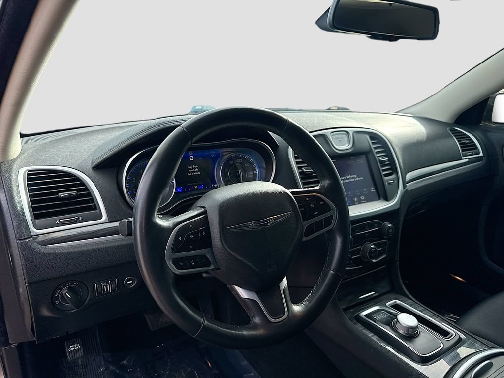Used 2022 Chrysler 300 Touring w/ Sport Appearance Package RWD image 9