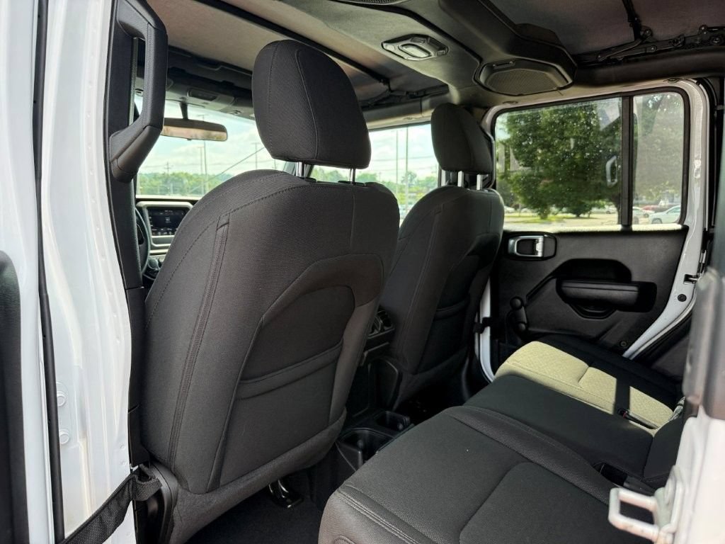 Used 2022 Jeep Gladiator Sport AWD/4WD image 16