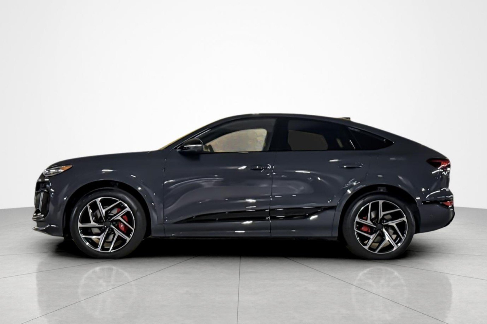 New 2027 Audi SQ6 e-tron Prestige AWD/4WD image 3