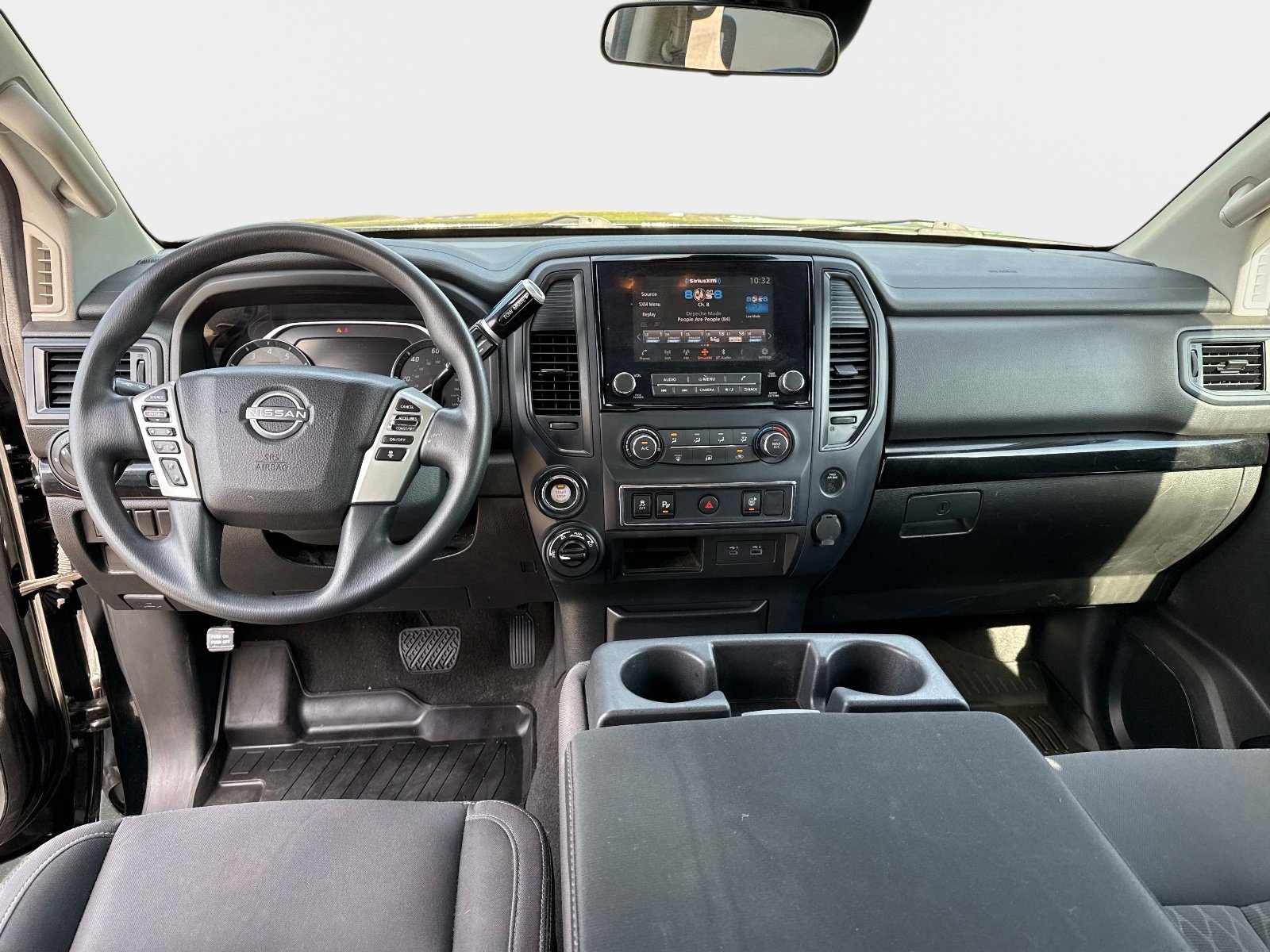 Used 2024 Nissan Titan SV AWD/4WD image 18