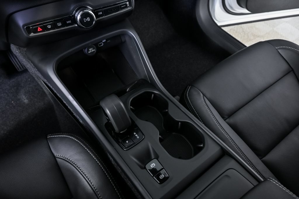 New 2026 Volvo XC40 B5 Core AWD/4WD image 16