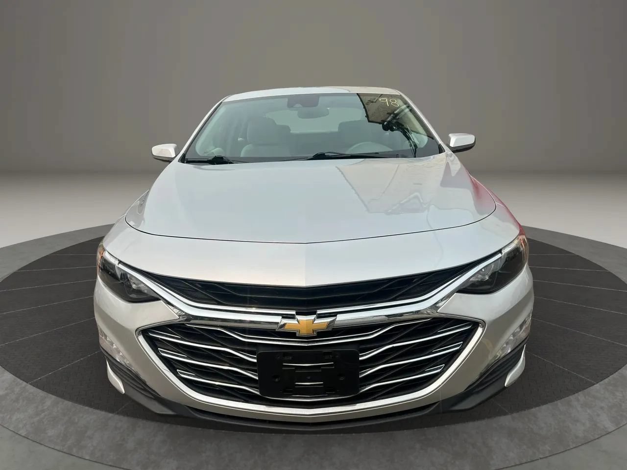 Used 2021 Chevrolet Malibu LT FWD image 2