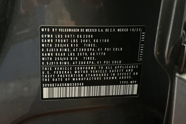 Certified 2024 Volkswagen Tiguan SE R-Line AWD/4WD image 37