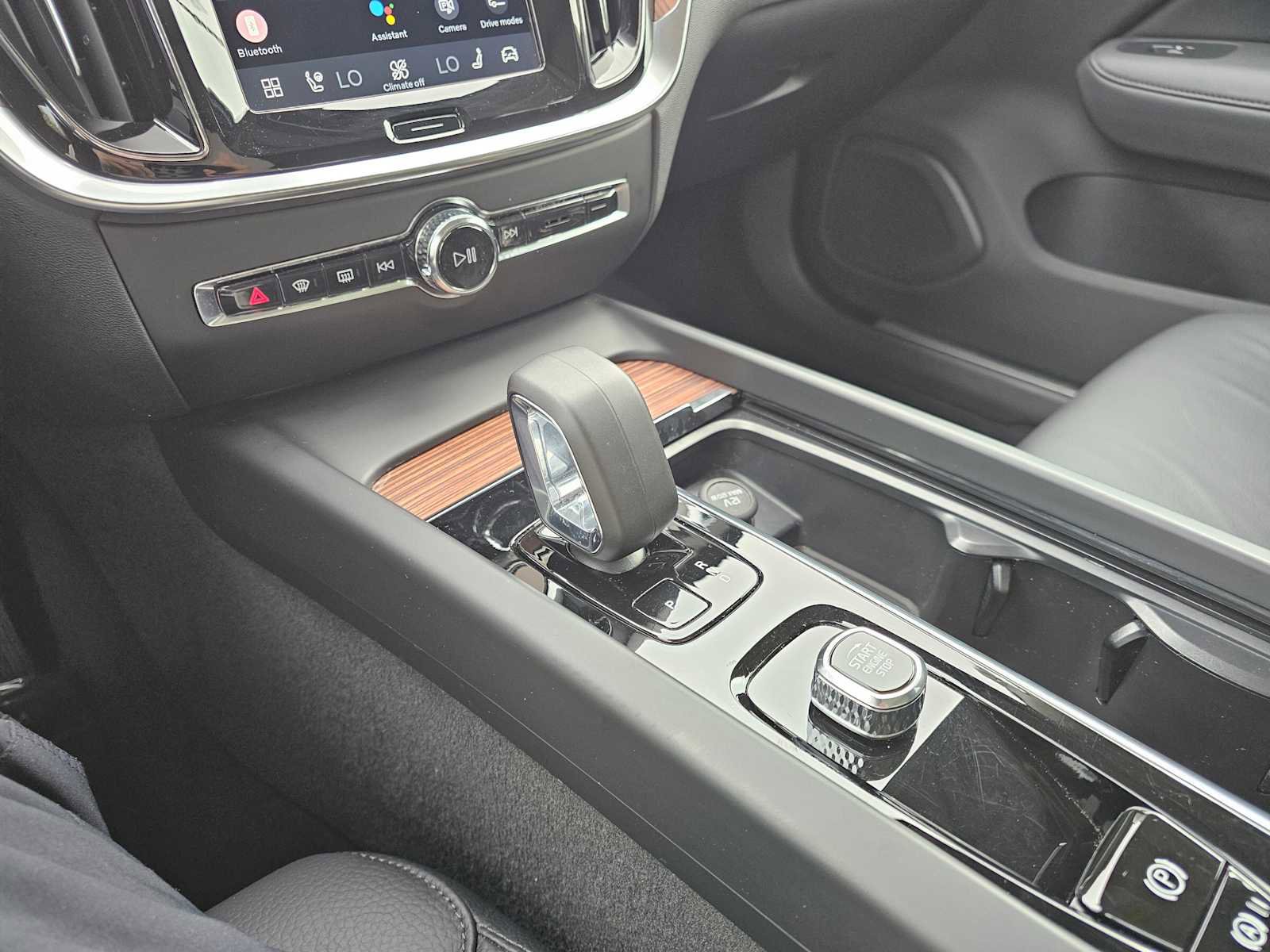 Certified 2025 Volvo V60 B5 Cross Country Plus image 30