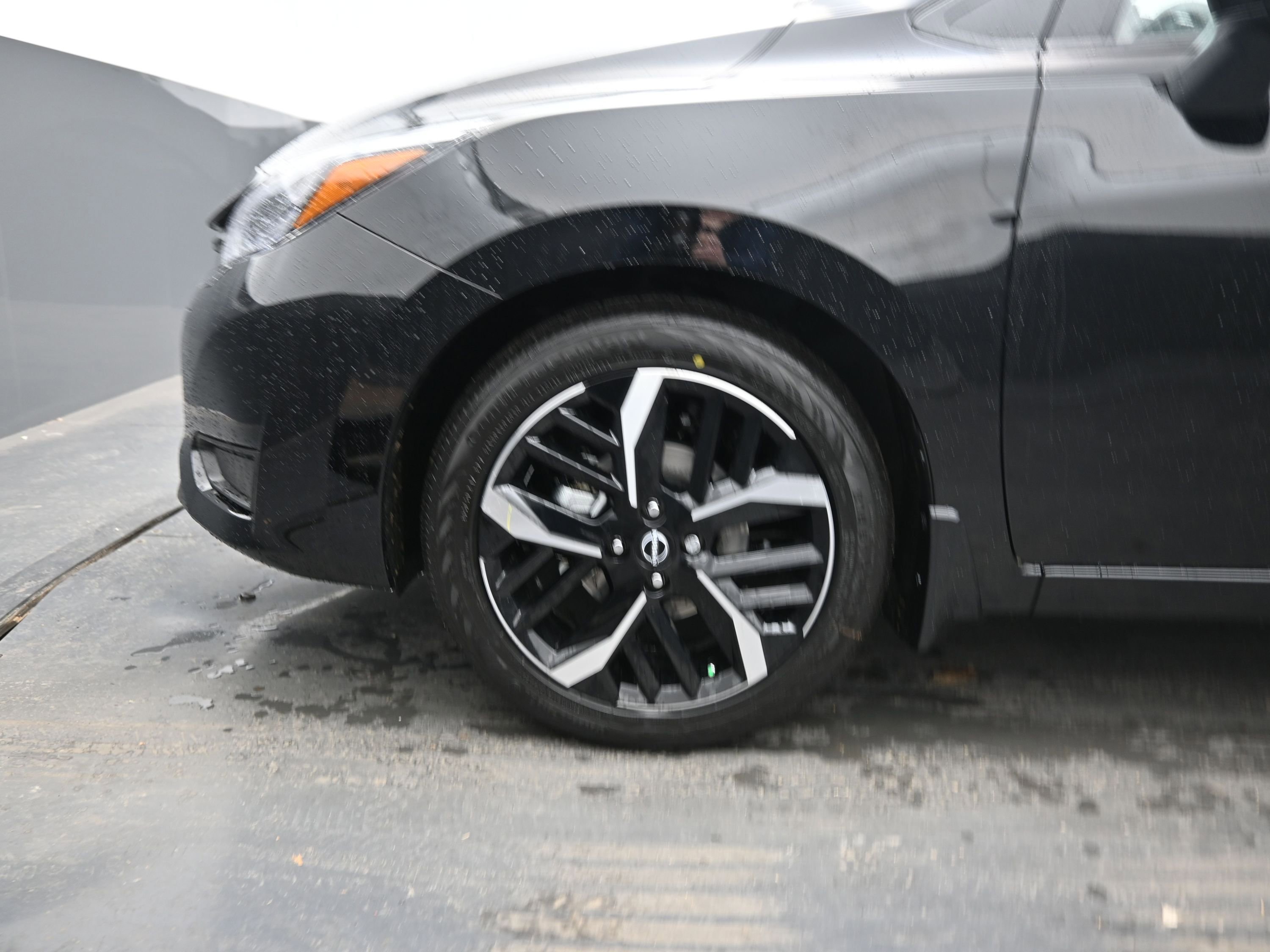 New 2025 Nissan Versa SR image 9