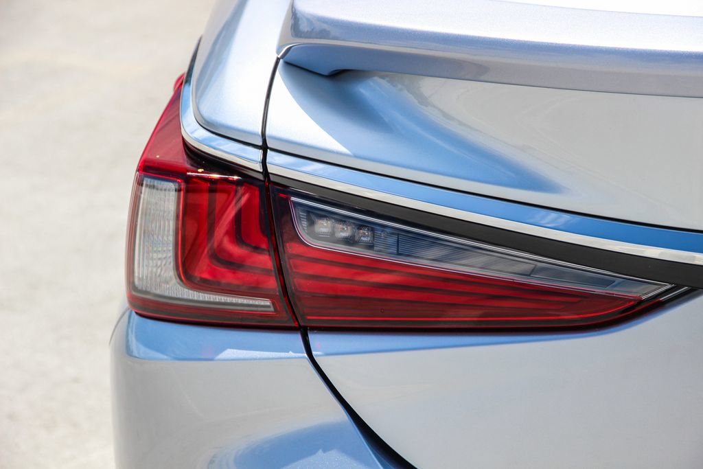 Certified 2024 Lexus ES 300h w/ Premium Package FWD image 8