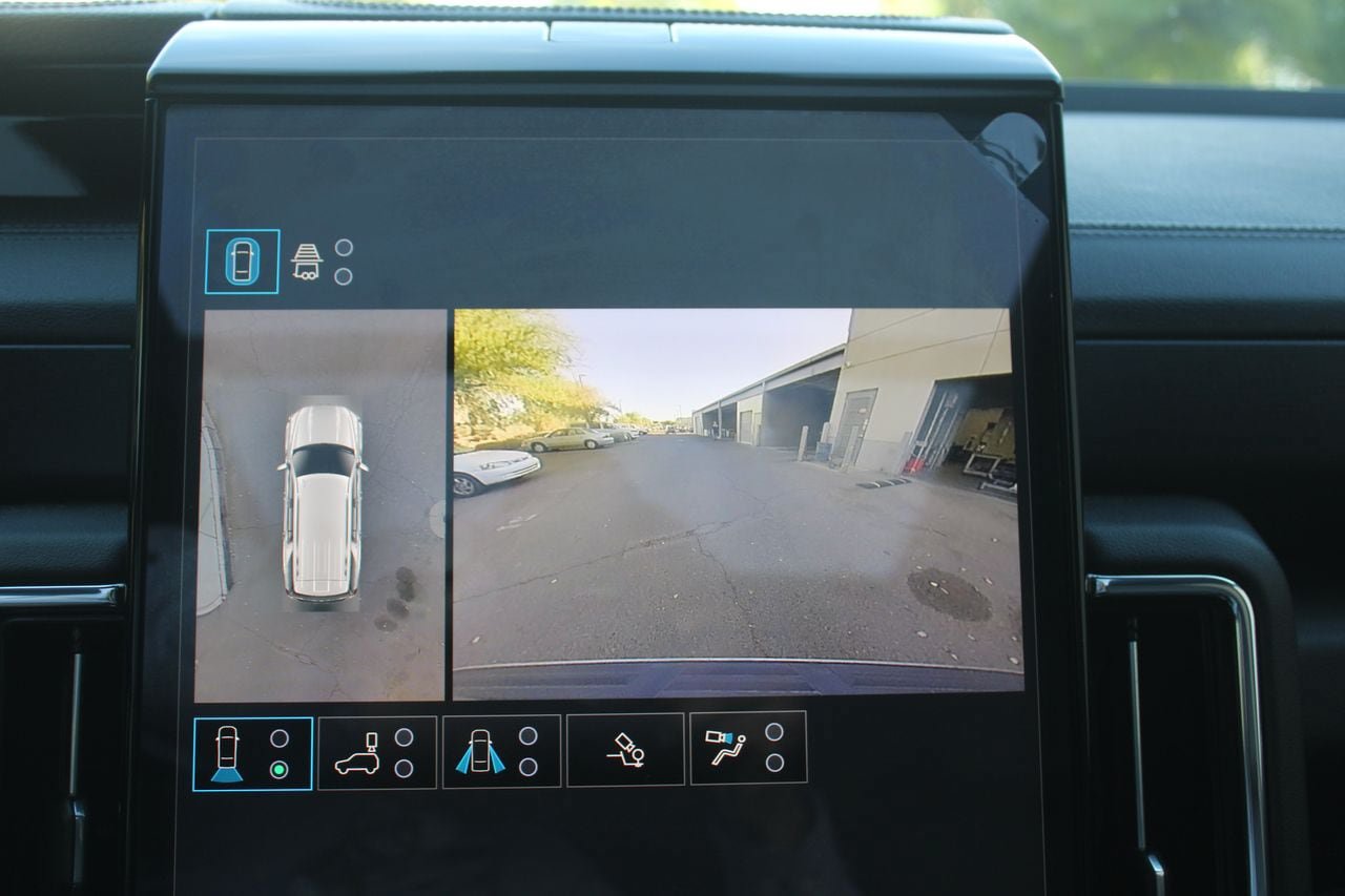 Used 2026 GMC Yukon Denali AWD/4WD image 18
