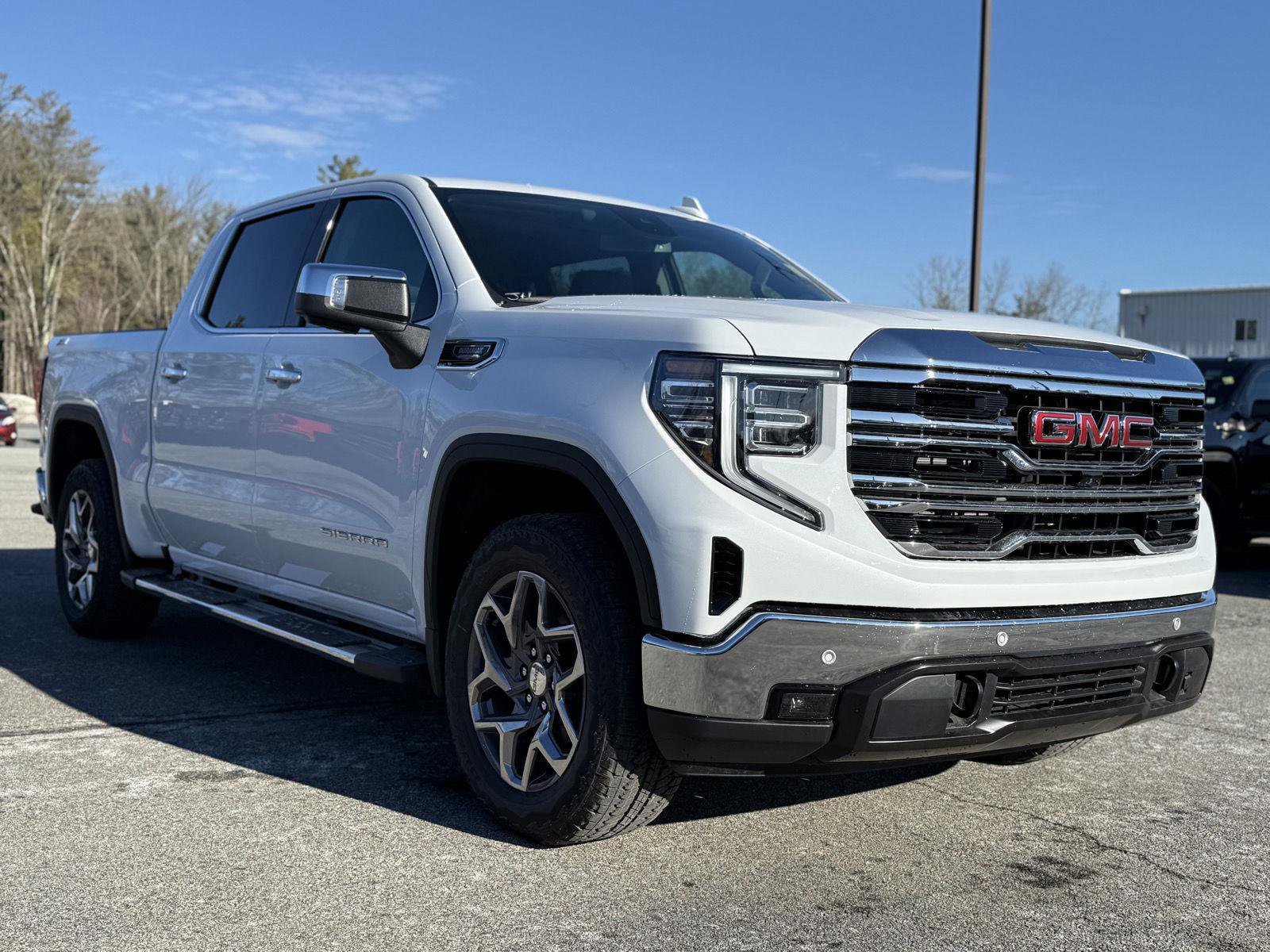 New 2026 GMC Sierra 1500 SLT image 3
