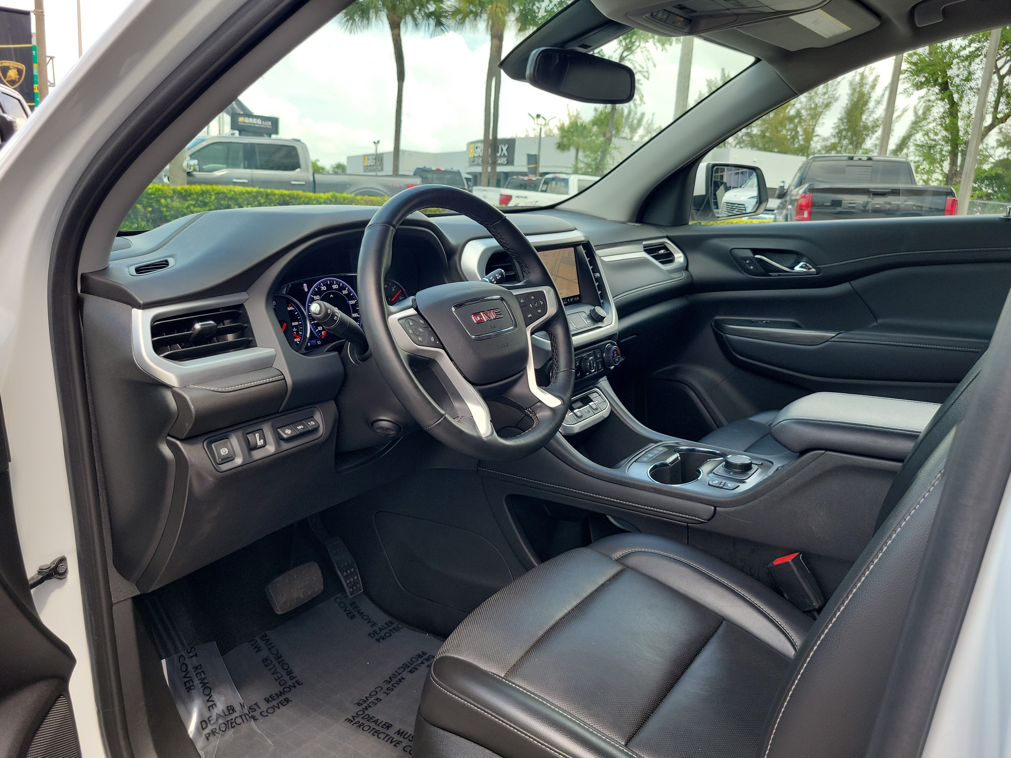 Used 2023 GMC Acadia SLT w/ Technology Package FWD image 9