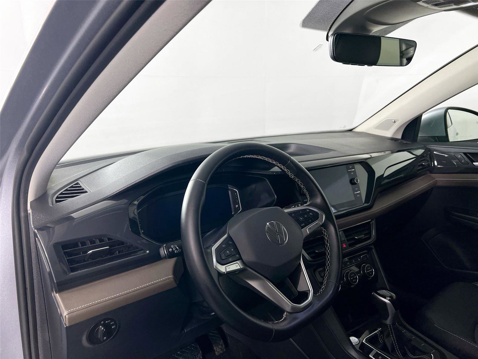 Used 2024 Volkswagen Taos SEL image 10