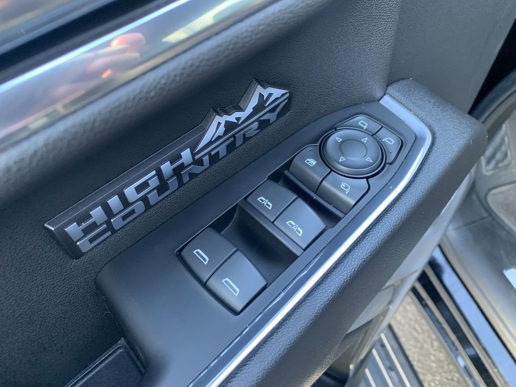 Used 2023 Chevrolet Silverado 1500 High Country w/ Technology Package image 15