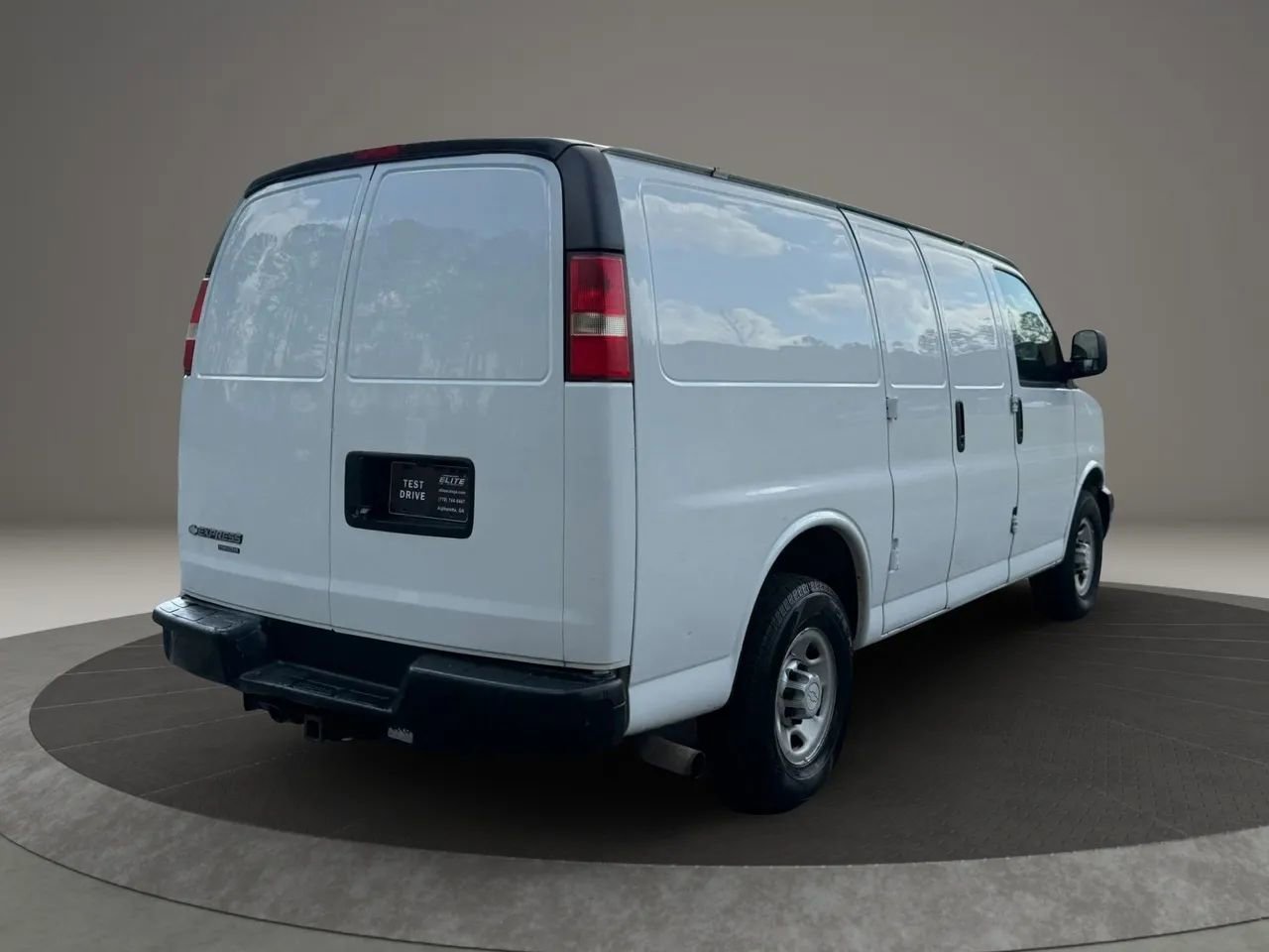 Used 2016 Chevrolet Express 2500 RWD image 4