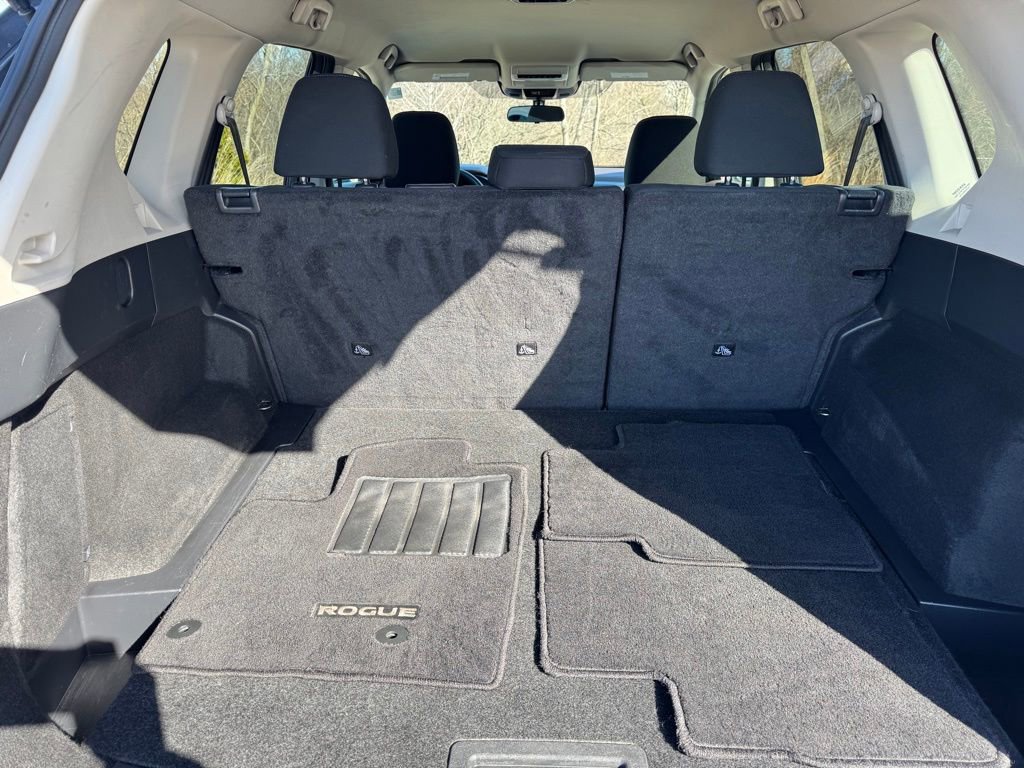 Used 2023 Nissan Rogue S image 32