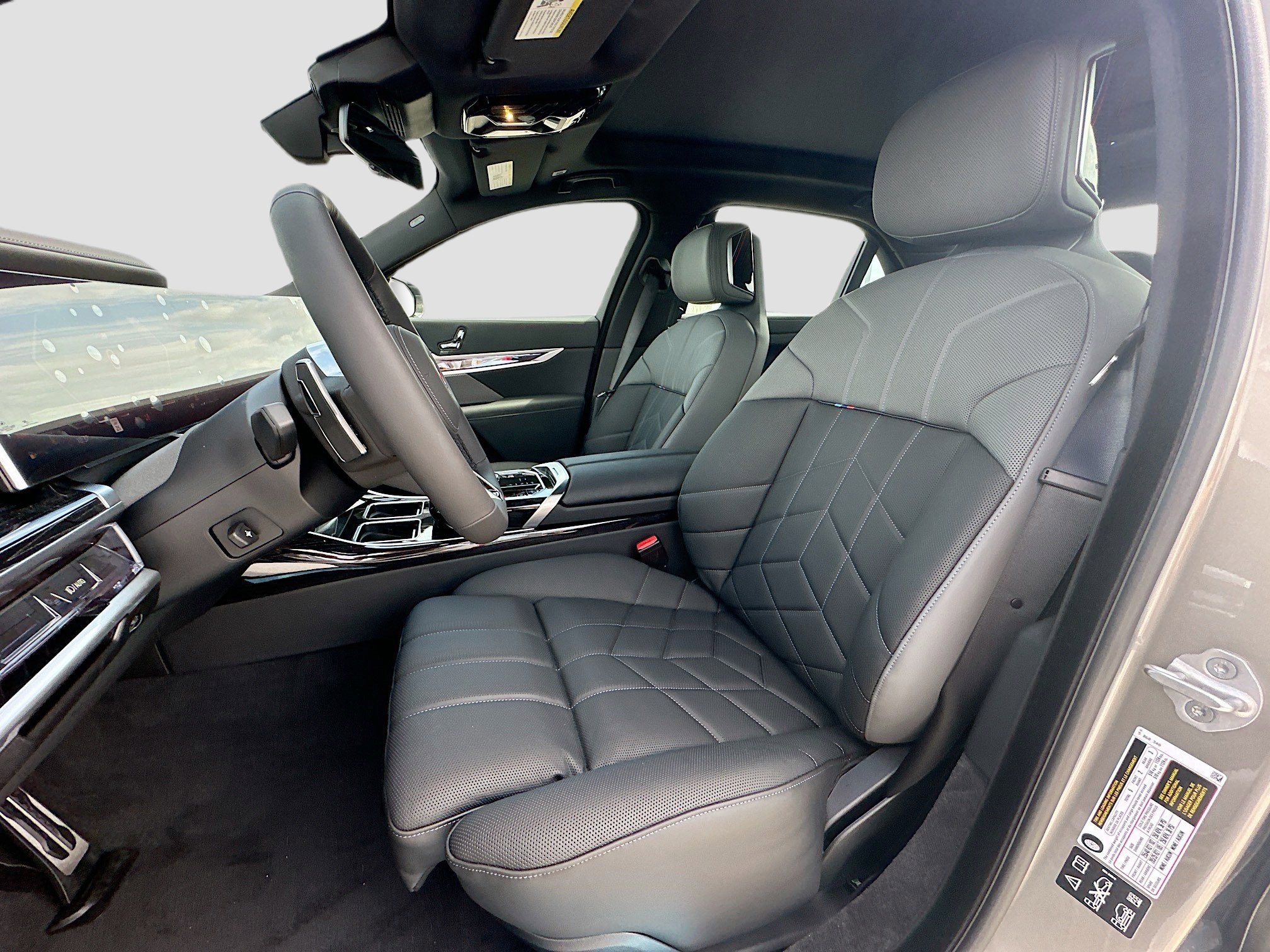 Used 2025 BMW 760i xDrive w/ Executive Package image 22