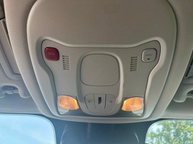 Used 2020 Jeep Renegade Latitude FWD image 19