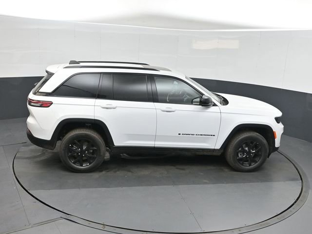 New 2025 Jeep Grand Cherokee Laredo image 29