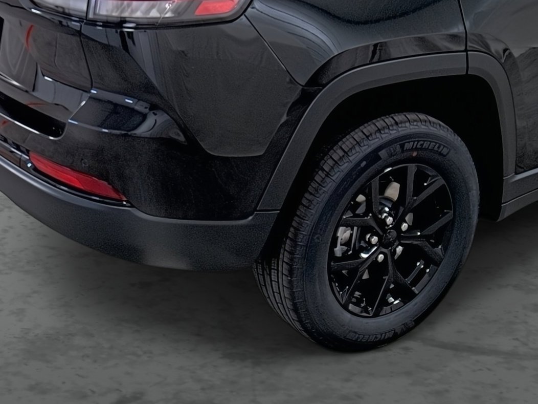 New 2025 Jeep Grand Cherokee Altitude image 12