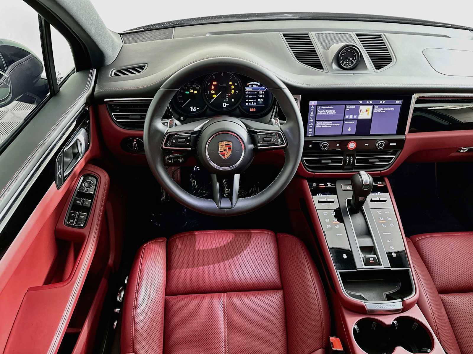 Certified 2026 Porsche Macan AWD/4WD image 24