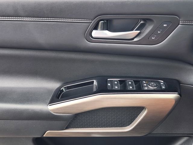 Used 2023 Nissan Pathfinder Platinum w/ Cargo Package image 25