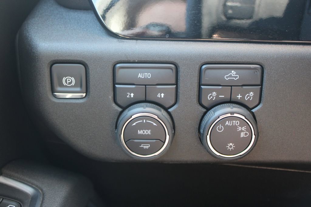 Used 2025 Chevrolet Silverado 1500 LT w/ Work Truck Package AWD/4WD image 40
