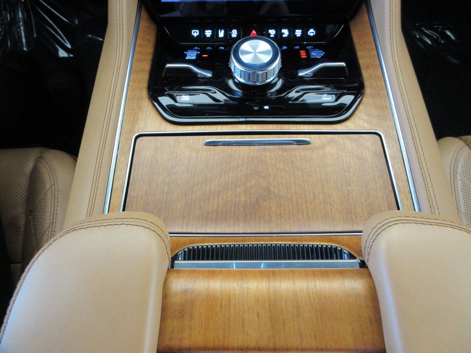 Used 2022 Jeep Grand Wagoneer Series III w/ Rear Seat Video Group 1 AWD/4WD image 53