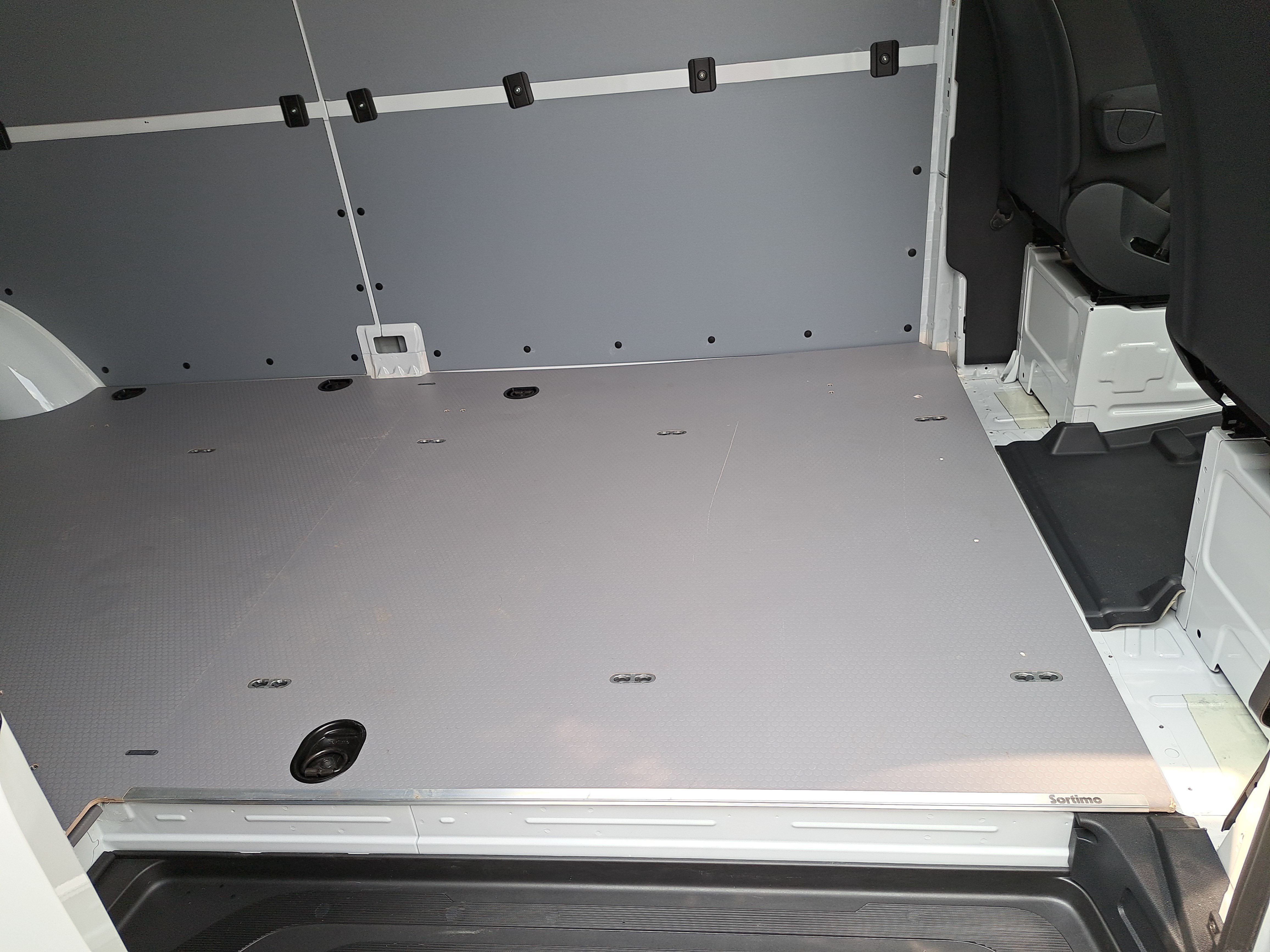 Used 2024 Mercedes-Benz eSprinter 170 Cargo image 13