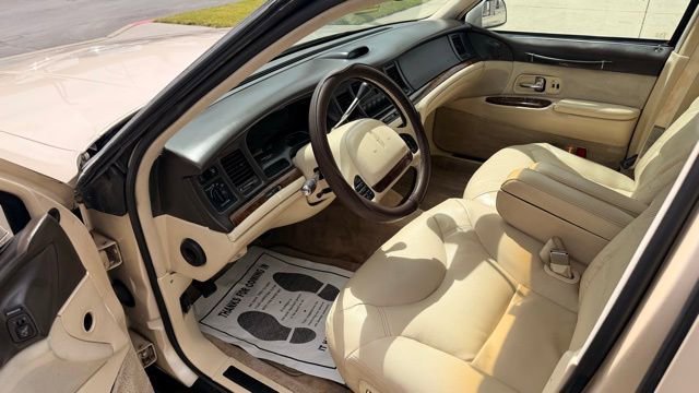Used 1995 Lincoln Town Car Cartier RWD image 5