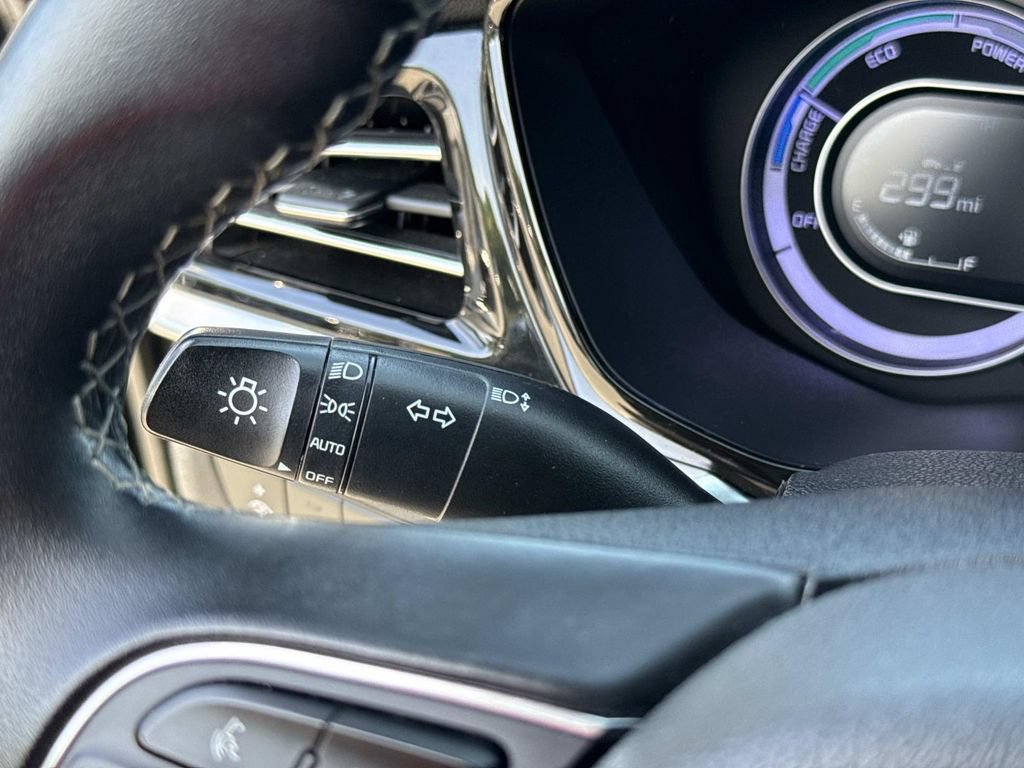 Used 2021 Kia Niro LXS FWD image 37