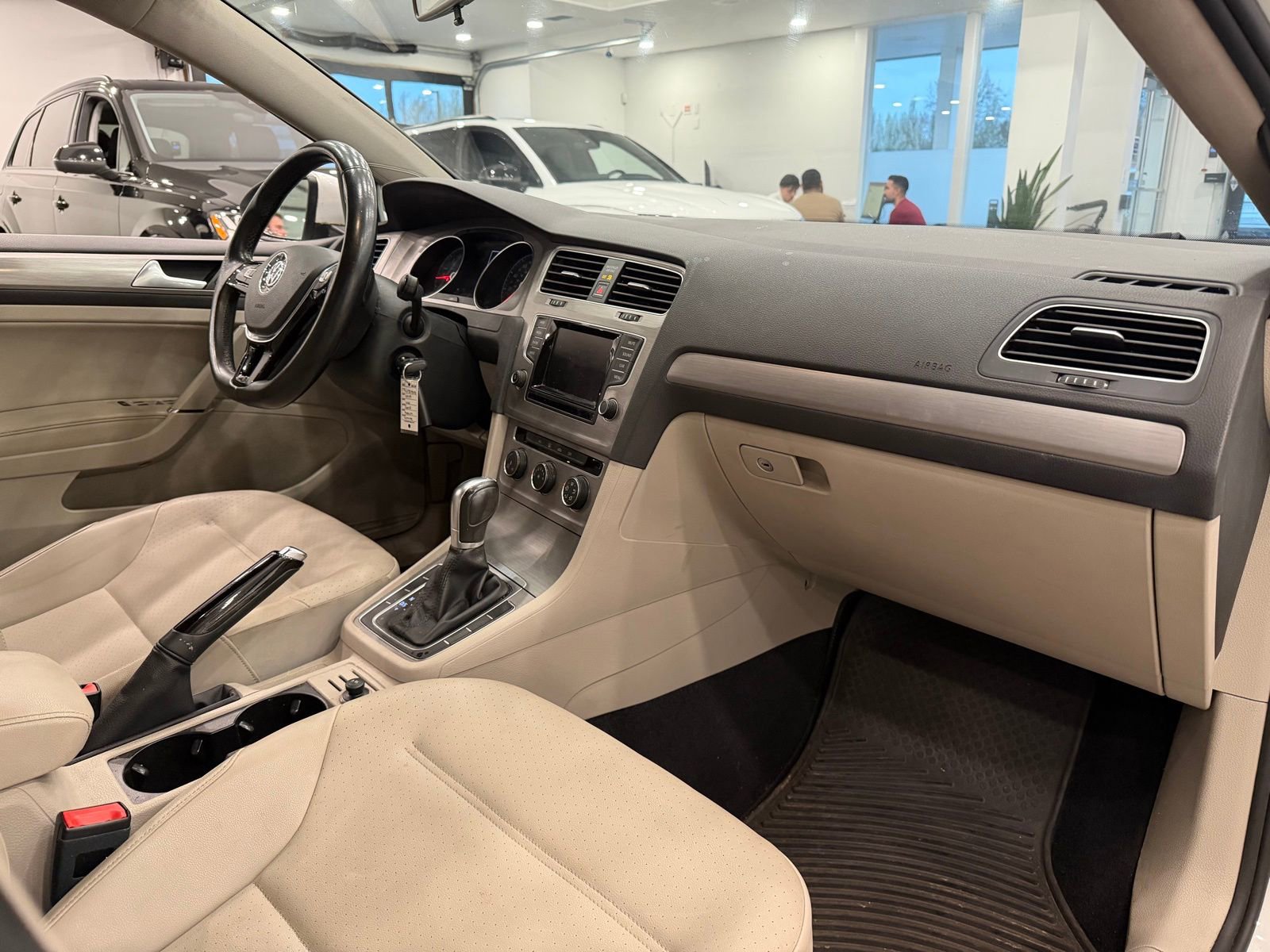 Used 2015 Volkswagen Golf TDI S image 10